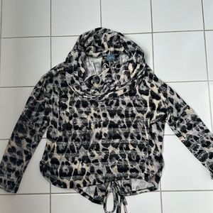 Sweater from small boutique in NC (Never Worn) Size XS/S